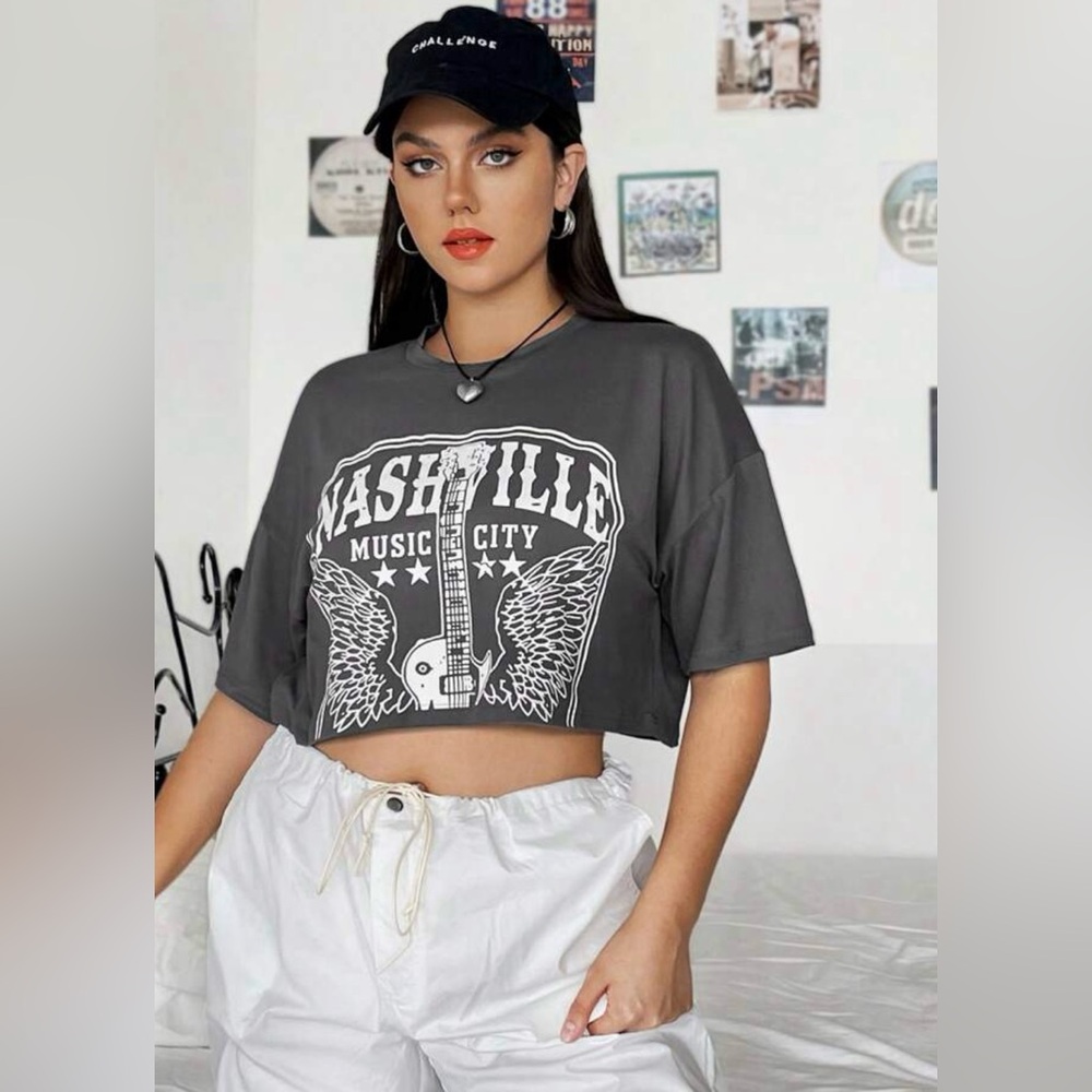 SHEIN Cropped Tee